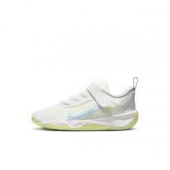 Nike Omni Multi-Court Younger Kids' Shoes - White